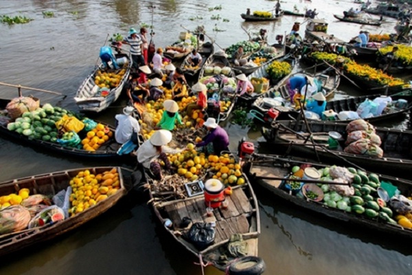 Trading from boats brings excitement to buyers when catching some goods thrown from other boats.
