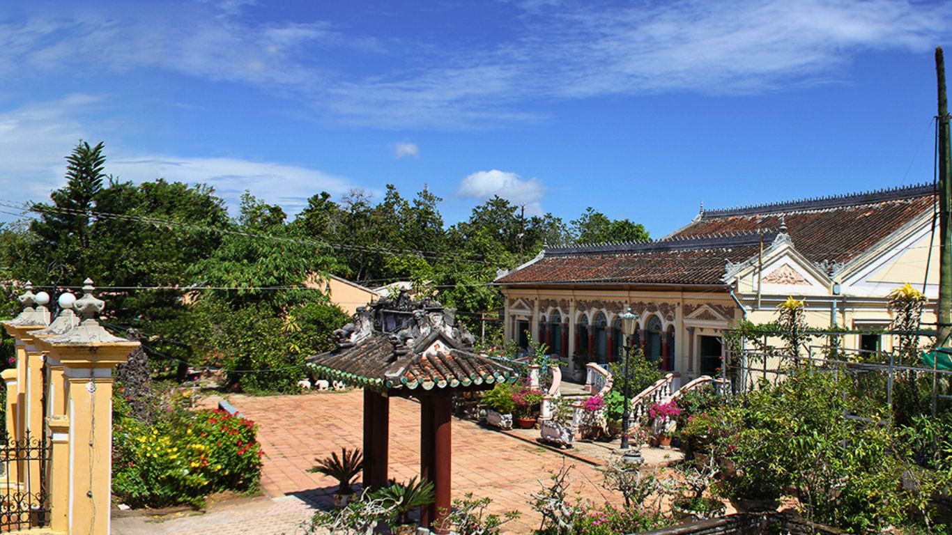 Outside Binh Thuy Ancient house